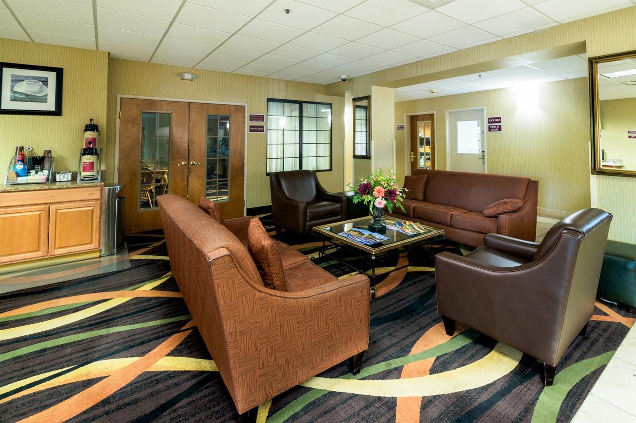 Americinn Hotel & Suites Denver International Airport Exterior photo