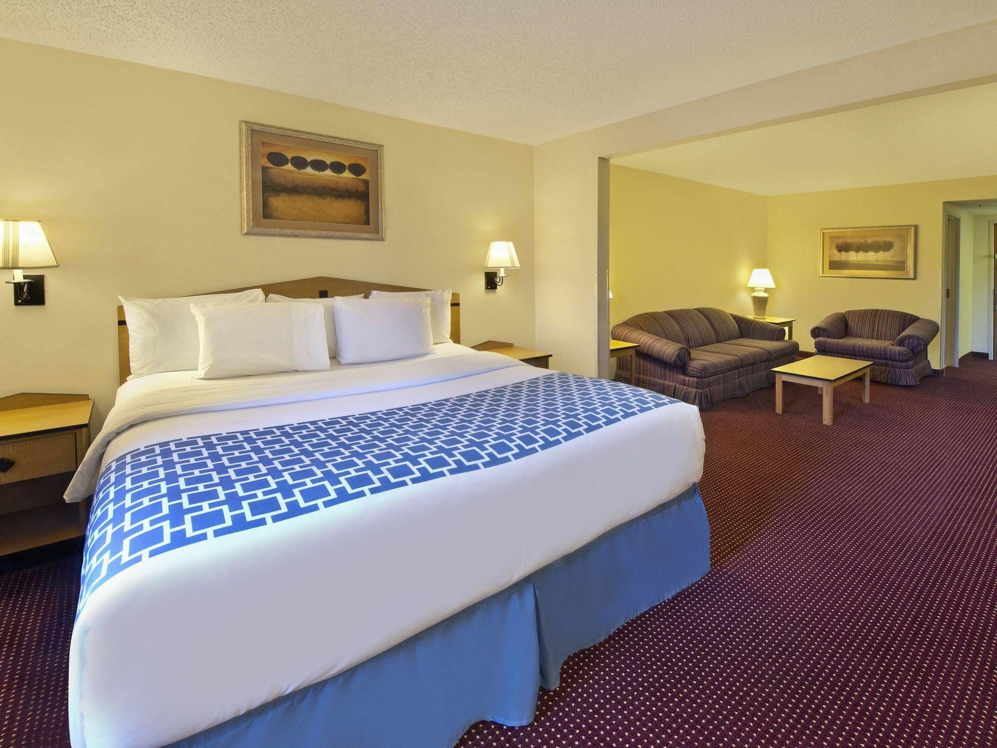 Americinn Hotel & Suites Denver International Airport Exterior photo